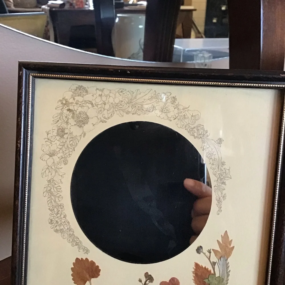 Vintage Framed Dry Flowers with Mirror (8”x6.5”)